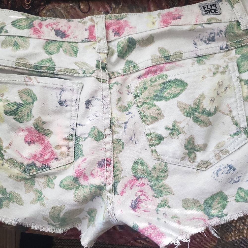Flip side reversible shorts